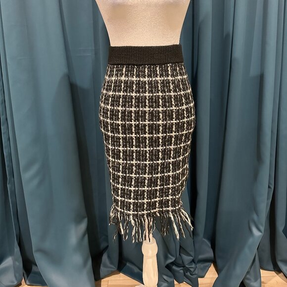 Zie LA Two Piece Skirt and Sweater Set - Picture 8 of 12